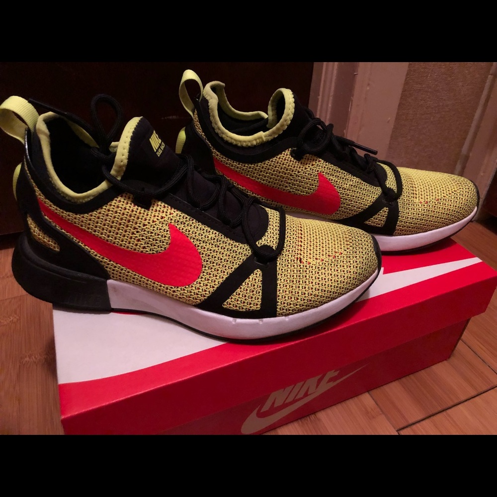 Nike women’s sneaker size 8 (US)